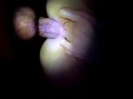 Esposa de puta goteando anal en el gloryhole 
