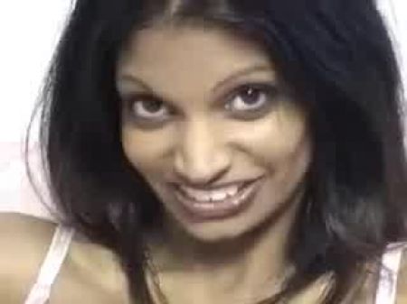 Humulação facial indiana Mandy 