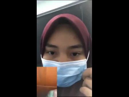 Muslim Indonesian Overwhelmed At Seeing Lollipop