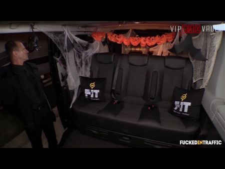 Milf Súper Caliente Tetona Follada En Halloween En Un Taxi Checo 