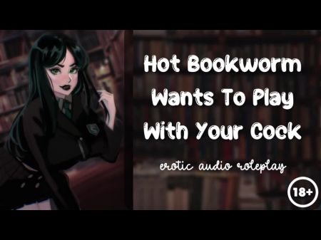 Hot Bookworm quer brincar com o seu pau Slut Submissive Salut 