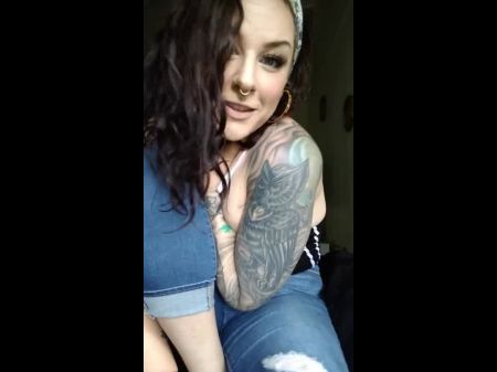 Delicious Inked Girlfriend Salutes You Home With Her Cooter