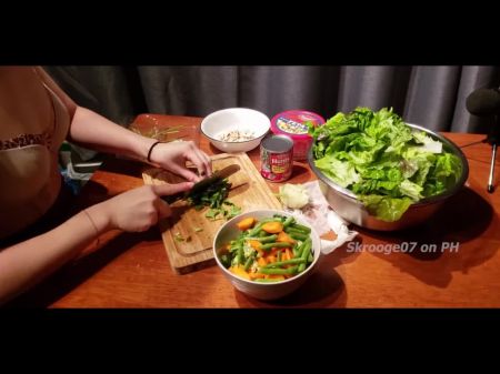 Foodporn Ep.1 Macarrão e Núcias de menina chinesa cozinheiras em lingerie e chupa BBC para a sobremesa 4k 烹饪 表演 