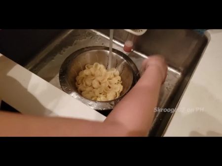Foodporn Ep . 1 Noodles And Nudes - Asian Female Cooks In Underwear And Inhales Big Black Cock For Dessert 4k 烹饪表演