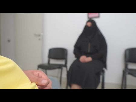 This Muslim Gal Is Perplexed ! I Take Out My Man-meat In Medical Center Waiting Apartment .