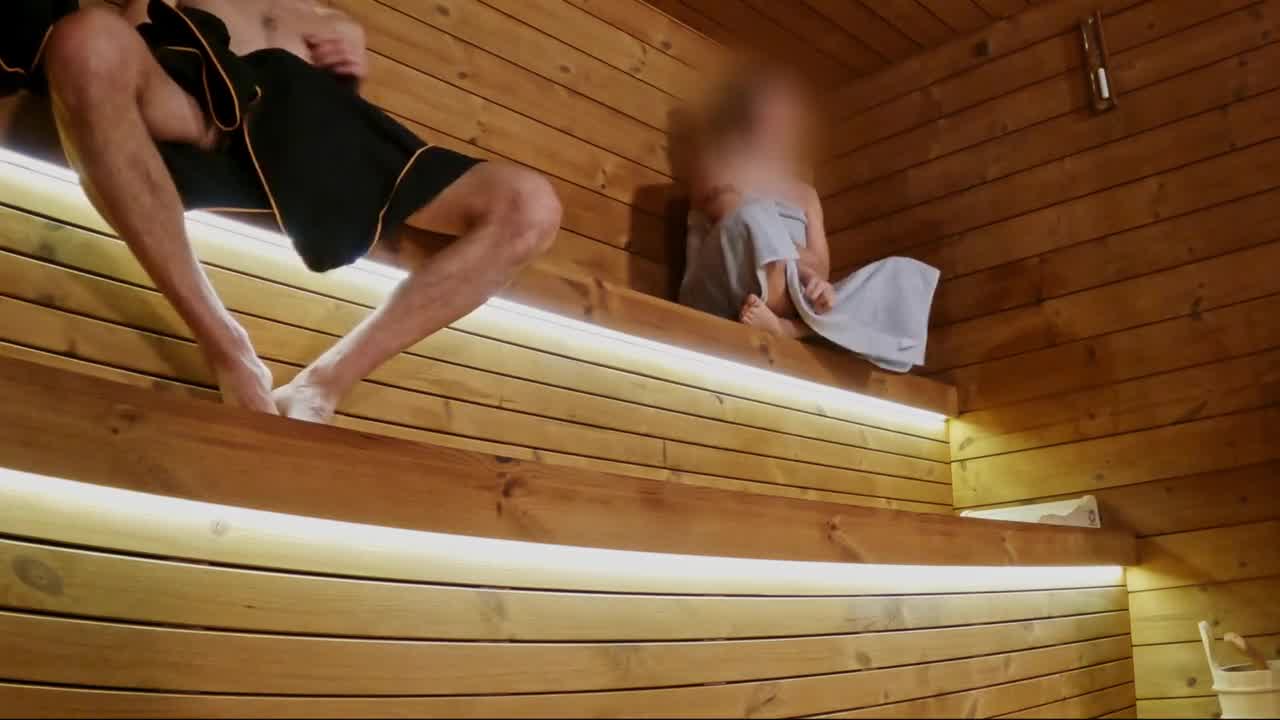 Sauna Adventure Pt1: Ich Zeige Drei Menschen In Der Sauna Meinen Harten Sch...