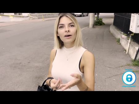 In Giro Per Bucarest , Ragazza Rimorchiata Sul Cab E Portata A Cena . Dialoghi In Ita . Outdoor .