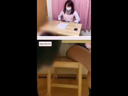 Japanische Universitätsstudenten studieren, während ihre Klitoris mit einem Rotor angeregt wird. 