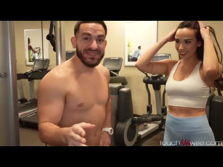 Latina Hotwate Fucks Stranger في Gym Hotel Gaby Ortega 