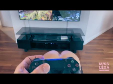 Folla A Su Hermanasto Mientras él Juega Videojuegos 4k 