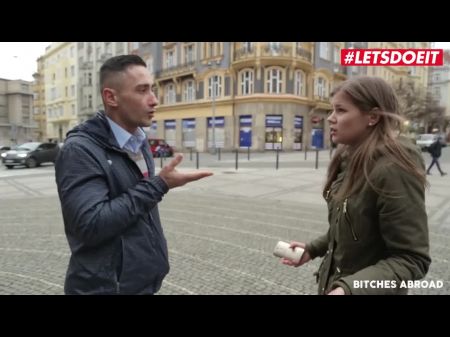 Sarah Kay Tschechischer Teenie -Tourist nimmt einen großen Schwanz in ihren engen Arsch 