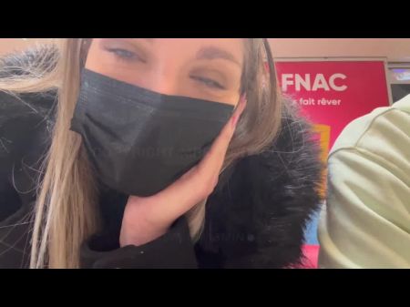 UN Fan Me Reconit Dans UN Center Commercial et ça fini dans les toiletten 