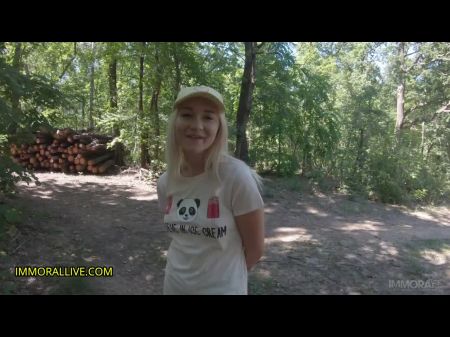 TAG Team Girl在树林里迷路了玛丽莲·糖史诗般的喷水和Creampie第2部分2 