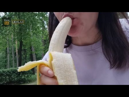 Sweet Chick Screwed Herself With A Banana In The Park , And Then Tongued It In Front Of People