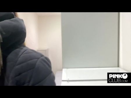 Мартина Смерлади трахается в гардеробной большим черным членом Фредди Гонга 