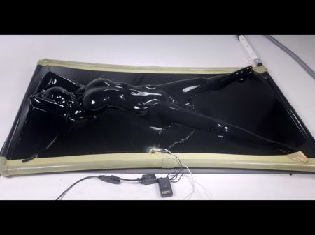 Latex Vacbed Climax With Vibrator And E - Stim