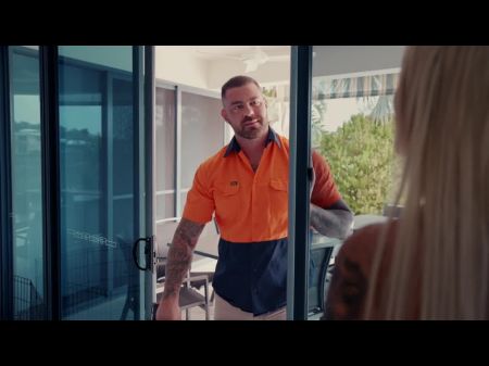 Aussie Tradie Bangs Hot White Haired Muscle Babe
