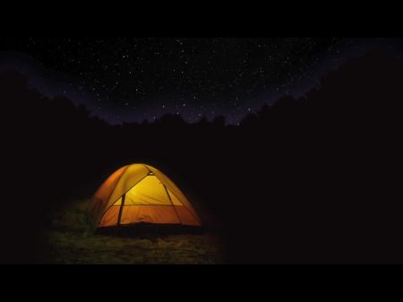 Paar Fickt In Einem Zelt, Das Von Anderen Campern Umgeben Ist. (nur Audio) 