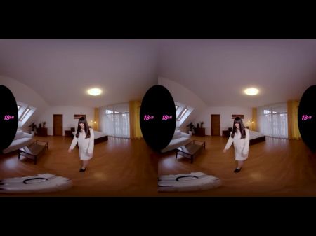 .com日本青少年Mai Honda在VR中探索您的鸡巴