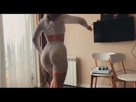 فتاة تصنع مقطع فيديو مع أفضل صديق لها لجعل صديقها يشعر بالغيرة 