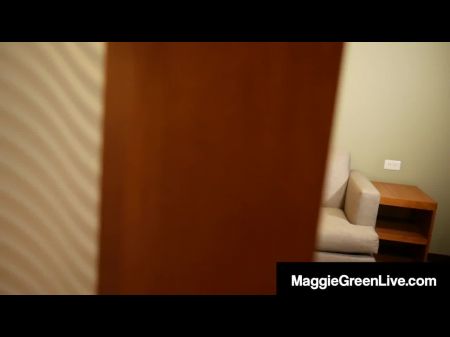 Los melones masivos chupan la polla de su hijastro 