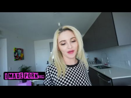 Petite Blonde Babe Lola Fae تقدمها المغطاة في الوشم الجسد المثالي إلى مسمارنا المحظوظ 