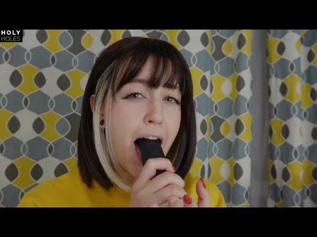 فتاة متواضعة تريد دسار أسود في حفرة ضيقة 