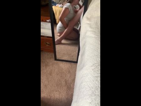 Chica universitaria apesta mientras yo corro (vista de espejo) 