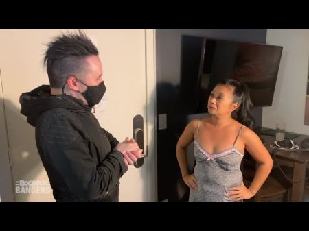 Anti Masker Maga Slut Lucky Starr follada por Rowan Void 