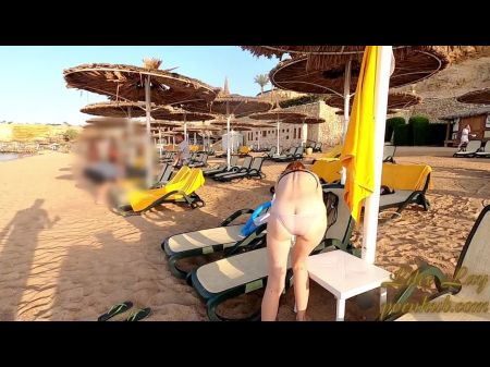 Прозрачный бикини, голый в пляжном душе и стринги на публике 