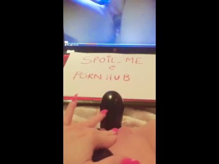 Подросток трахает ее тугую киску с помощью телевизора и впрыскивать во время просмотра Bbc Gangbang Porn 