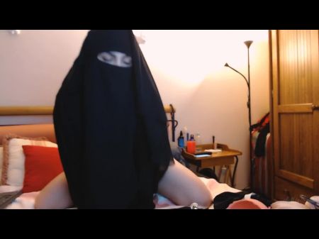 Arab Cougar Wearing Hijab Rides Fuck Stick