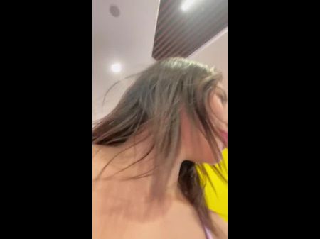 Chica Colombiana De 23 Años Se Masturba En El Centro Comercial De Colombia