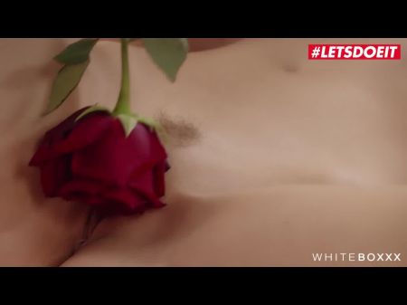 حسية الحب جلسة على سرير من الورود مع فريا ماير 