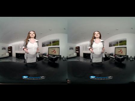 Redhead Babe Hazel Moore想要在办公室VR色情片中搞砸