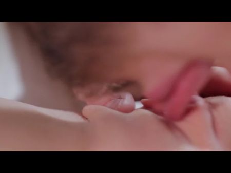 كس لعق. عن قرب البظر لعق وتأكل كس 