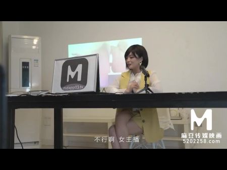 Modelmedia Asia - Woman Reporter