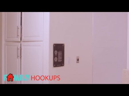 عائلة Hooukps قرنية شقراء فاتنة ناتالي نايت يحصل على قصف من قبل زوجها شقيقها 