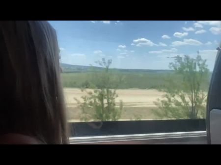 Sexo de risco público mostrando buceta no trem e finalmente creme em pequena buceta 