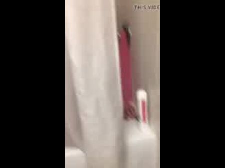 مارس الجنس في الحمام الذي تم تصويره بواسطة بعل 