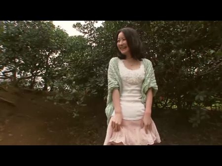 Menina japonesa recebe buracos apertados fodidos creampie 