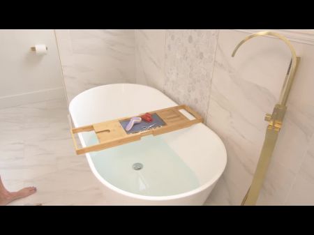 70+ Gilf Shaving Her Vagina In A Amazing Bath In 4k