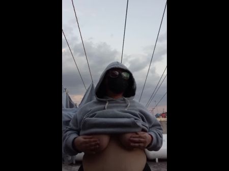 I Like To Display My Titties To My Neighbors