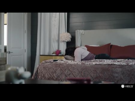 Step Daddy se congela a la hijastra para darle el orgasmo de su vida 
