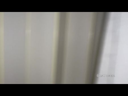 整夜都在屁股上性交，我在海滩酒吧接过的女孩