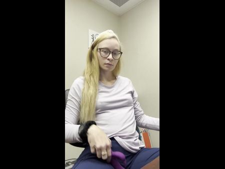 Naughty Nurse Pussy spielen geile heiße blonde milf 