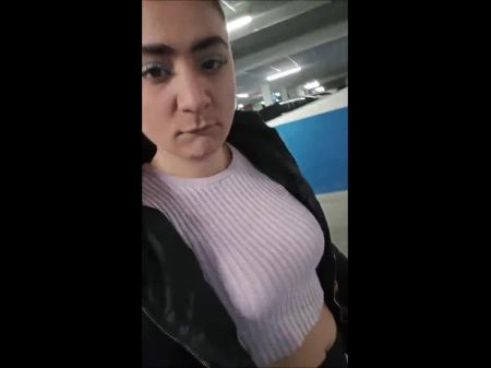 A la mierda mi coño en el estacionamiento 