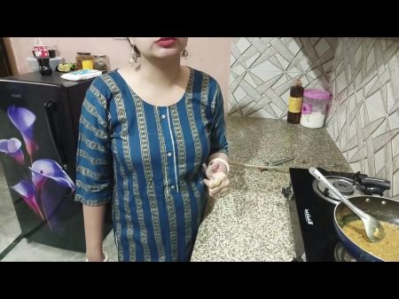 La madrastra seduce a su hijastro para la puta hardcore en la cocina caliente en hindi 