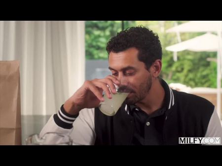 Milfy Anal Hungry Mom Savannah Seduce A La Amiga De Su Hijo0