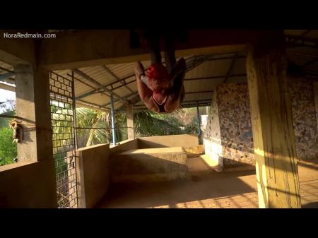تحولت التمرين إلى اللعنة القاسية ل PETITE REDEAD REDHED NORA REDMAIN TRAILER 